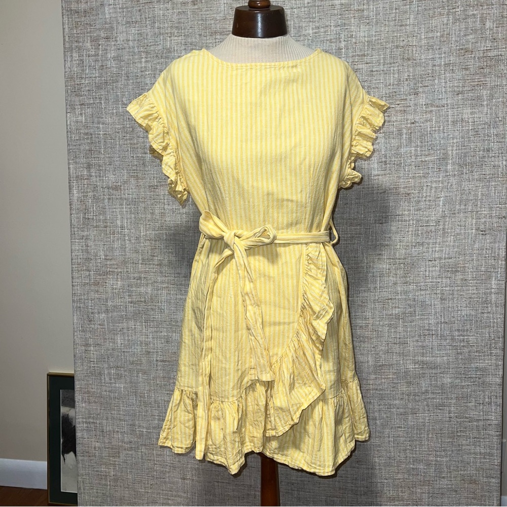 Linen Summer sun dress size medium
Yellow Ruffle Wrap Dress